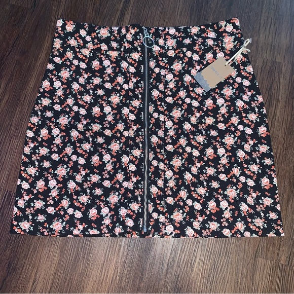 Forever 21 Floral/Rose‎ full zip denim mini skirt, size medium NWT - Picture 5 of 9